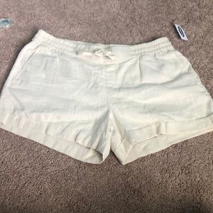 Creme Shorts